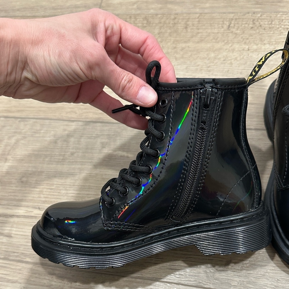 NEW Dr Marten Shiny Patent 1460 Black Rainbow Lace-Up Kids Combat Boots bold - Picture 5 of 9